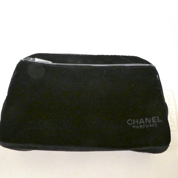NEW CHANEL BLACK VELVET ZIP MAKEUP BAG LOGO LINED pouch - Picture 1 of 5
